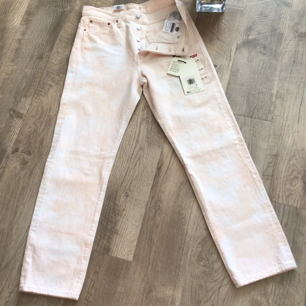 Levi’s Wedgie Hi Rise Straight Cropped🎀🎀 - Picture 5 of 13
